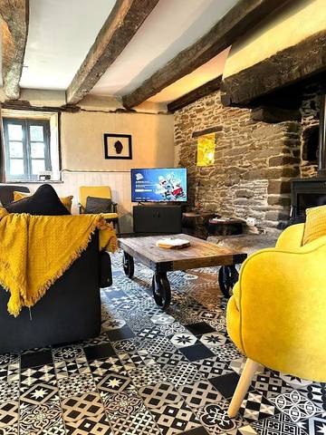 Gîte pour 8 personnes, avec vue ainsi que piscine et jardin à Lanouée