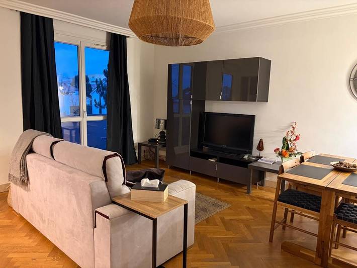 Gîte pour 4 personnes, avec terrasse à Bron - 2