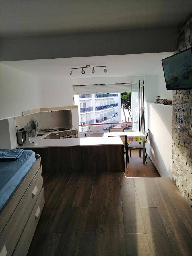 Appartement de vacances pour 3 personnes, avec piscine ainsi que vue et jardin, animaux acceptés