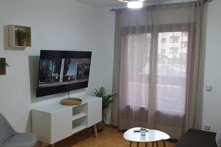 Ferienwohnung für 5 Personen, mit Balkon und Pool sowie Garten - 1