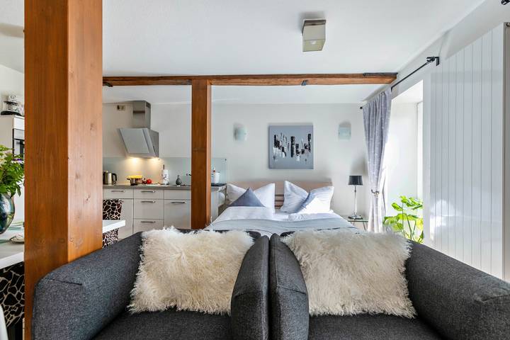 Entire studio, Studio Apartment 'Alte Tischlerei Hemmingstedt' with Private Terrace, Shared Garden and Wi-Fi in Hemmingstedt, Heide and surroundings