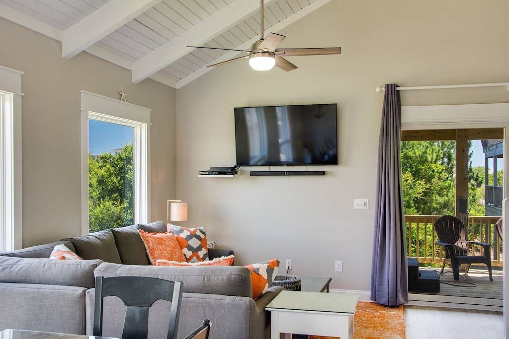 Das salzige Einhorn: Oceanside, bequemes Haus mit 3 Schlafzimmern nur 500 Fuß vom Strand. in Corolla, Currituck County