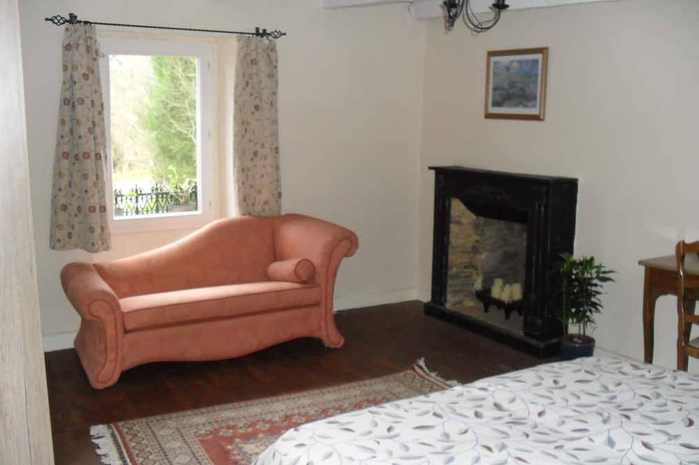Belle ferme en pierre de 5 chambres dans un endroit tranquille in Plussulien, Cotes-d'Armor