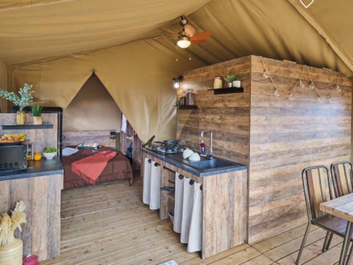 Location de vacances pour 5 personnes, avec terrasse et piscine dans Long - 2