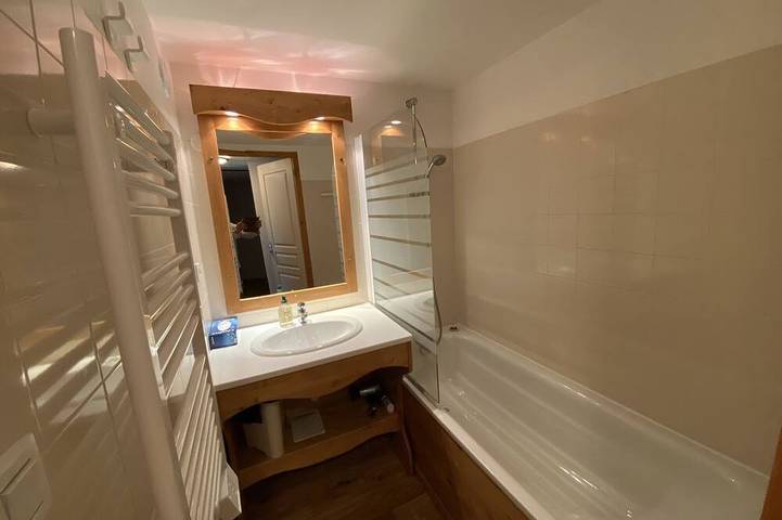 Appartement entier, Appt 6 personnes classé 3 ⭐️⭐️⭐️, 2 chambres, terrasse plein sud sans vis à vis. in Chamrousse, Parc national des Écrins