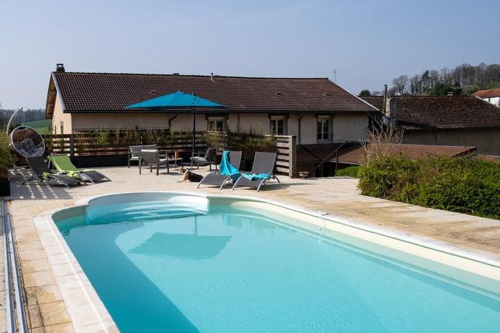 Chambre d’hôte pour 3 personnes, avec Terrasse et Jardin ainsi que Piscine et Vue dans la Meuse