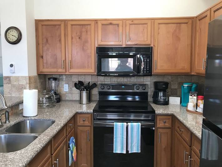 Vacation rental for 4 people, with pool and hot tub as well as balcony, with pets in Lake Havasu City