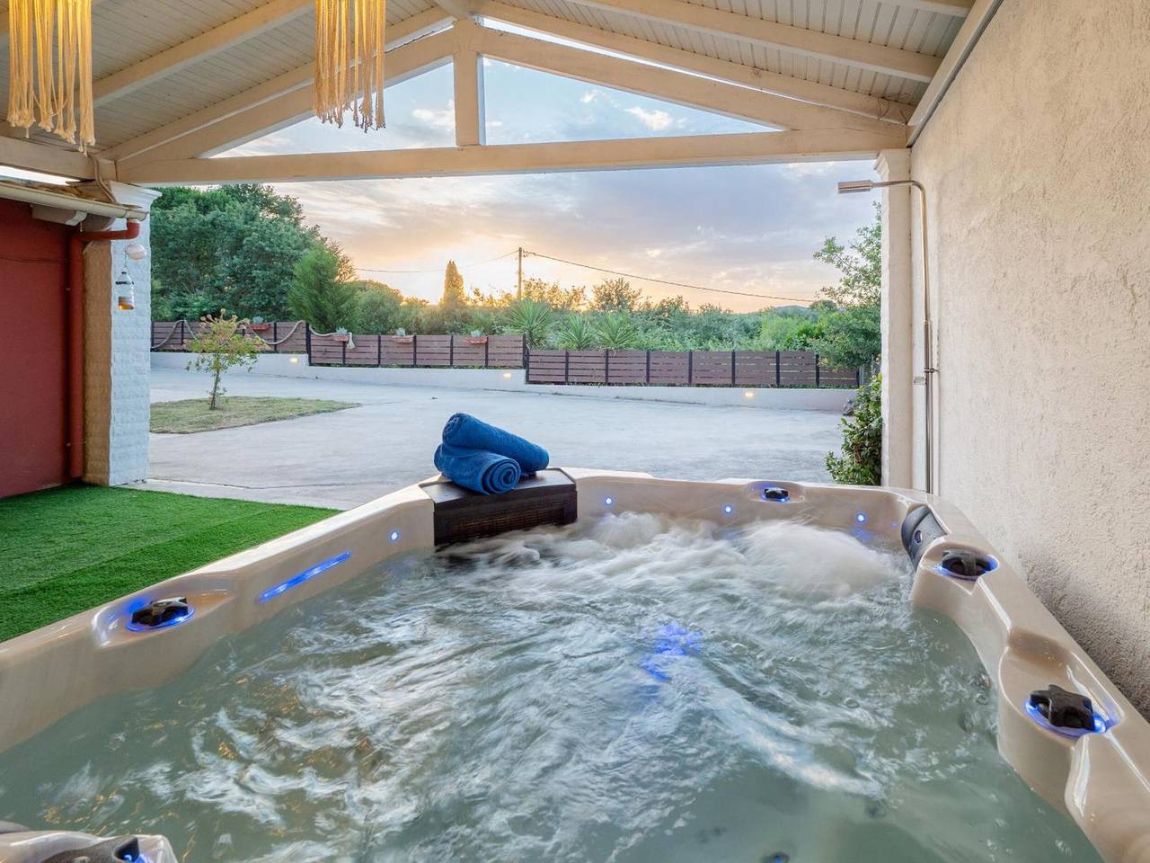 Euphoria Country House met Jacuzzi en Barbecue in Agios Ioannis (Corfu), Corfu