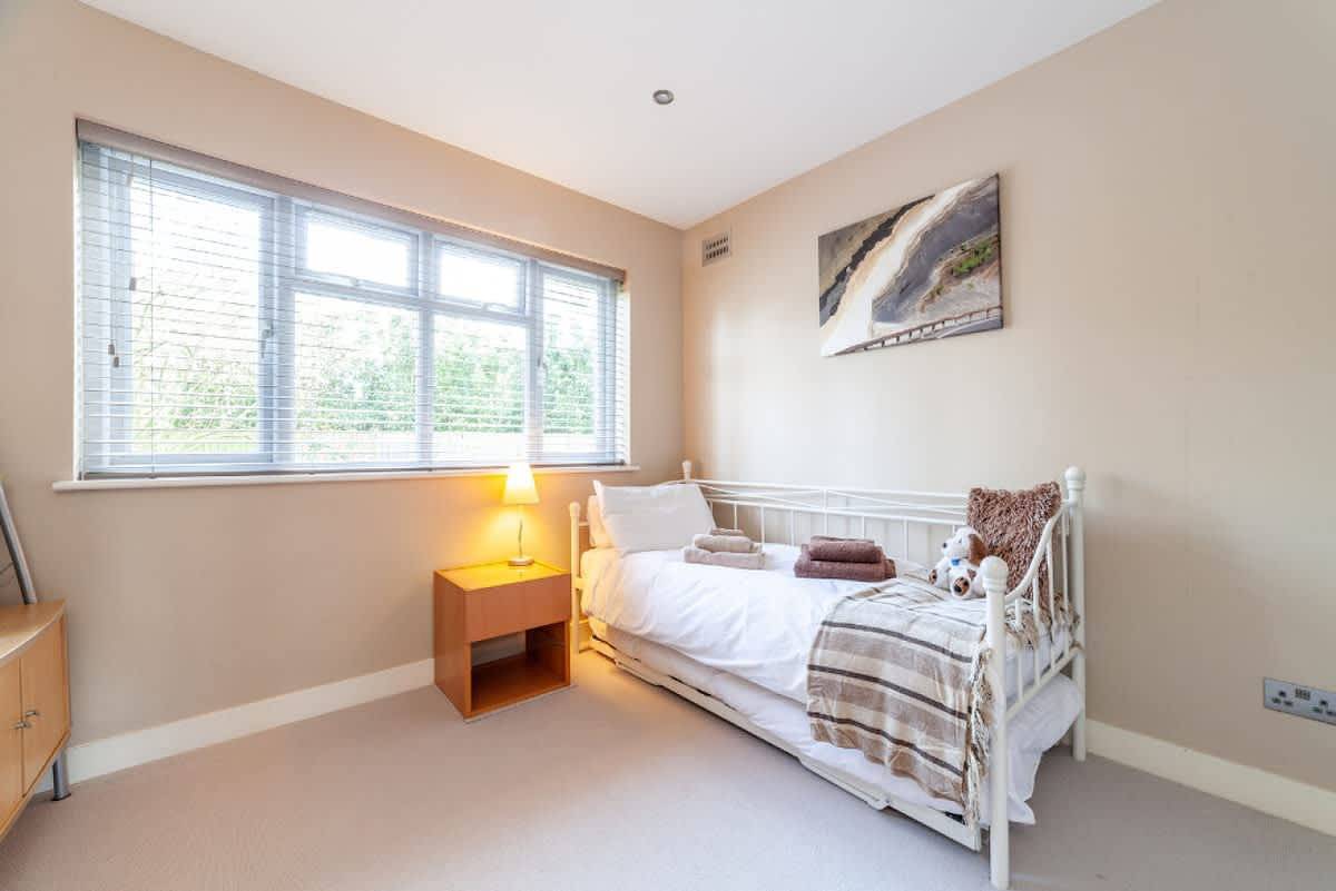 Entire apartment, Garden Flat close to Kingston & Richmond Park in Kingston upon Thames, London