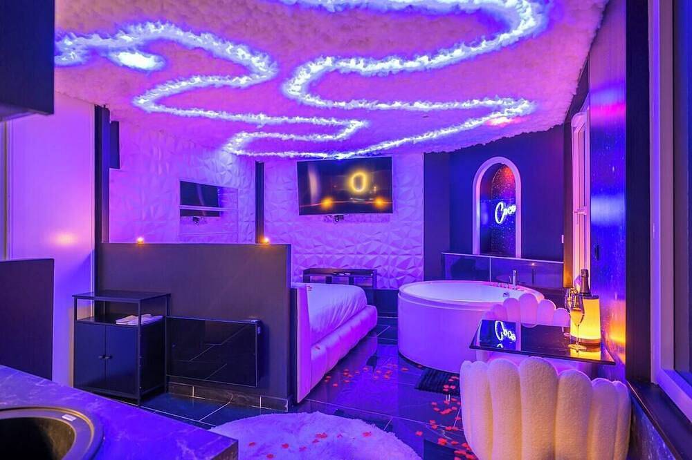 Apartamento entero, L'Etage des nuages - Jacuzzi & precious moments in La Flèche, Sarthe
