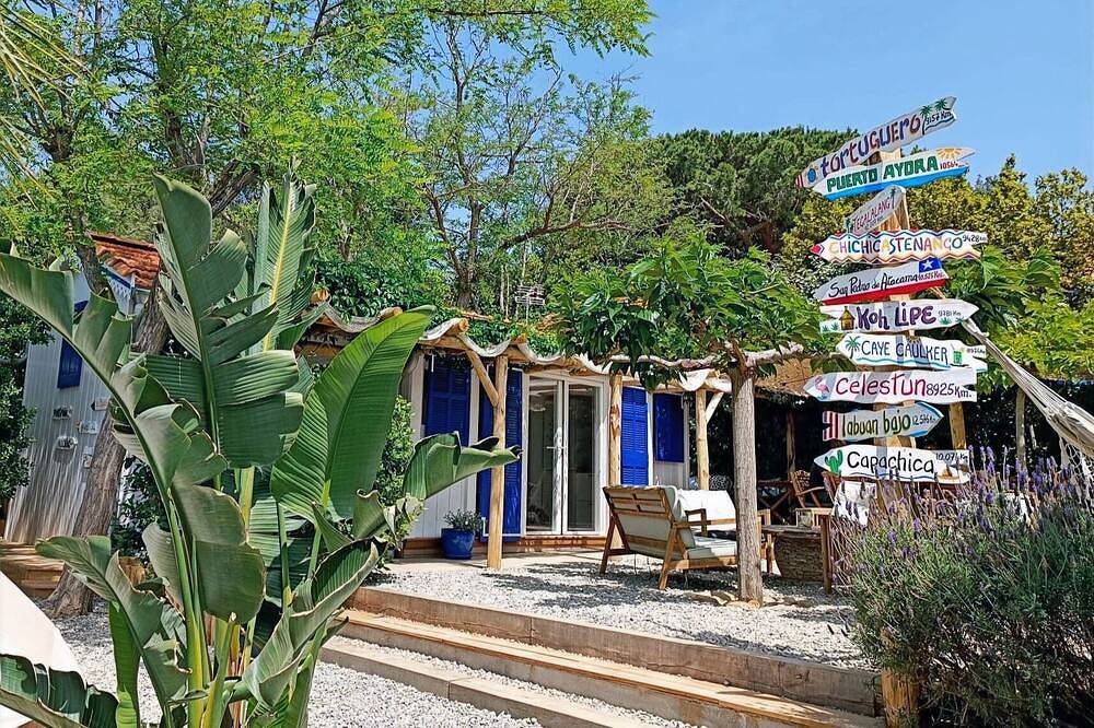 Cabanon bohême les pieds dans l'eau Lou Miou in Les Sablettes, La Seyne-sur-Mer
