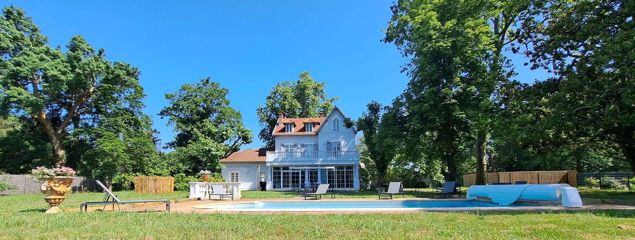 Appartement de vacances pour 15 personnes, avec jardin et piscine