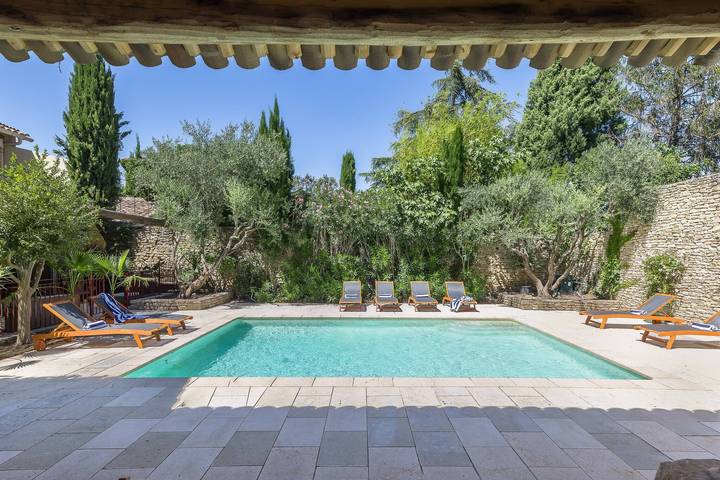 Villa pour 10 personnes, avec jacuzzi ainsi que balcon et jardin à Gordes