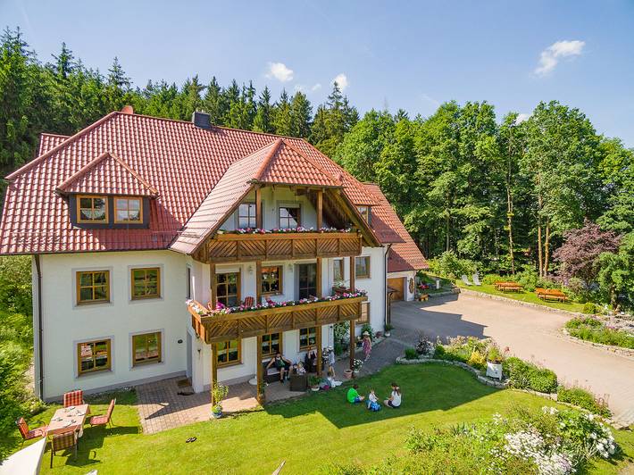 Bauernhof für 2 Personen, mit Balkon und Balkon/Terrasse sowie Terrasse und Garten in Franken