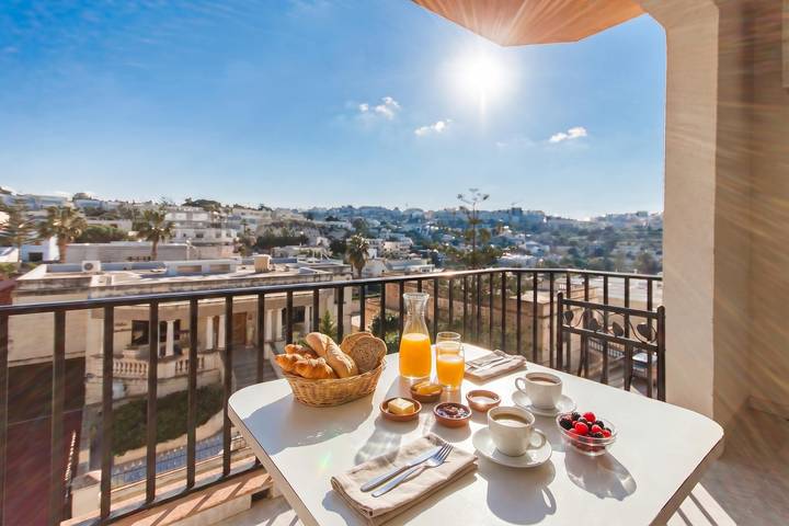 Vakantieappartement voor 4 personen, met balkon en zwembad, kindvriendelijk in Malta