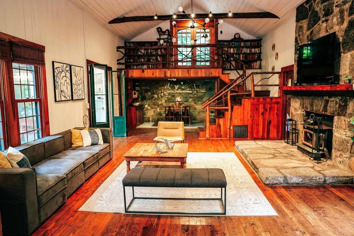 Vacation home for 16 people, with terrace and yard in North Carolina