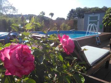 Gîte pour 3 personnes, avec vue ainsi que piscine et jardin à Florenville