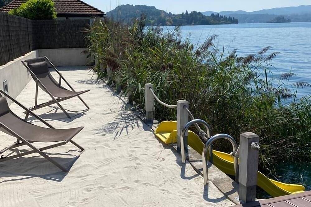 La Playa villa met privéstrand in Pettenasco, Gemeente Pettenasco