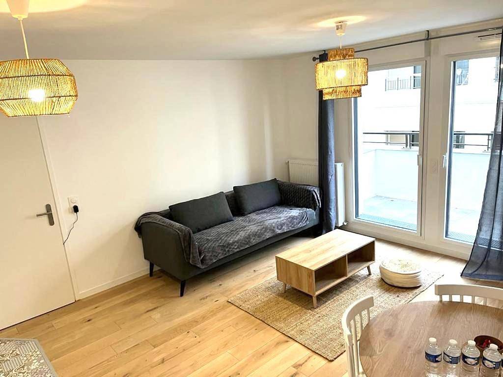 Appartement entier, Two-Bedroom Apartment in Chessy, Seine-et-Marne