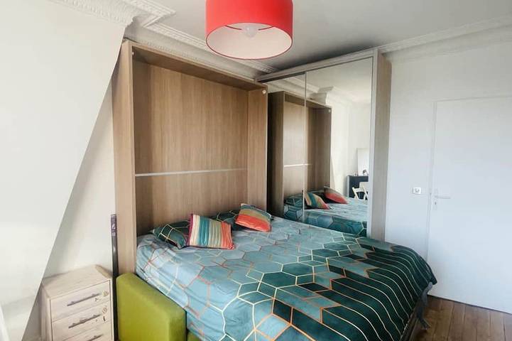 Entire apartment, Grand Appartement à 10 Minutes de Paris in Bois-Colombes, Hauts-de-Seine