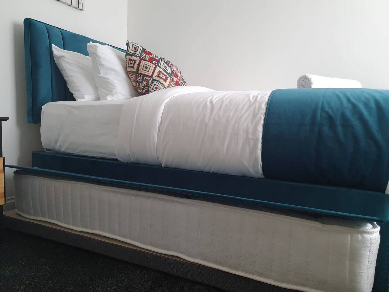 Spacious 3Br in Swinton - Wi-Fi, Desk, Garden & Free Parking in Greater Manchester