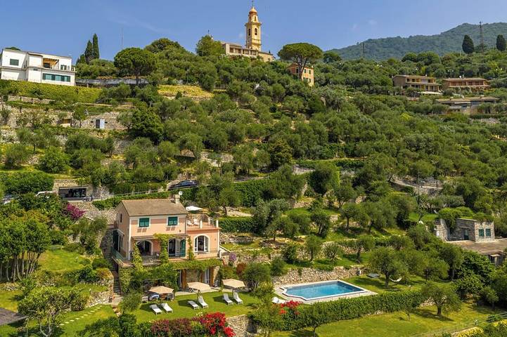 Casa vacanza per 10 persone, con giardino e idromassaggio nonché balcone in Zoagli