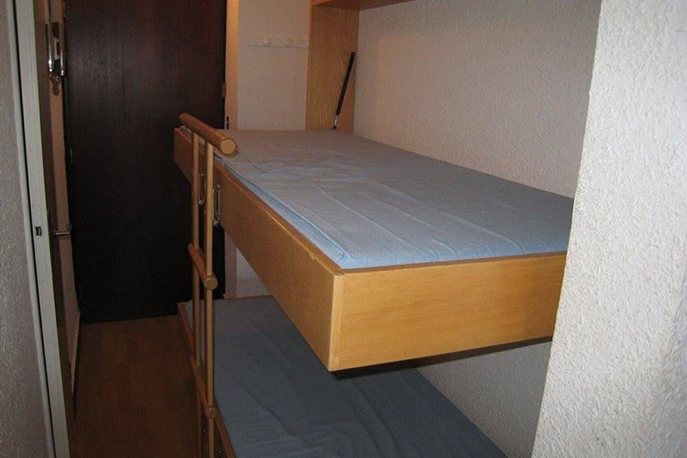 Entire apartment, Cozy 1Br Apt for 6, Ski-In/Out Access, South/West Balcony, Pet-Friendly, Central l'Alpe d'Huez in L'Alpe d'Huez, Écrins National Park
