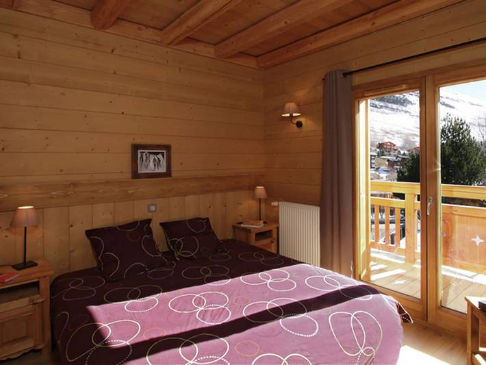 Alpien Chalet w/ Sauna in Mont-de-Lans, Les Deux Alpes