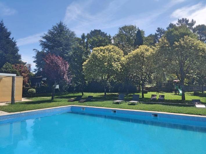 Pousada para 3 pessoas, com piscina e vista e ainda jardim em Amares