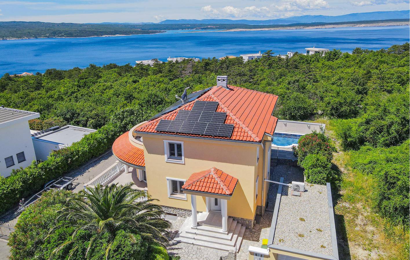 Gemütlich, nur 2,5 km vom Strand entfernt: Pool, Terrasse und WLAN – der perfekte Urlaubsort! in Crikvenica, Primorje-Gorski Kotar