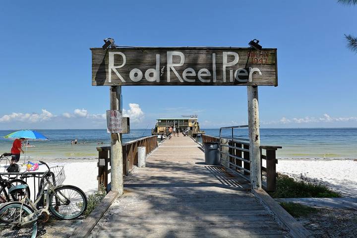 Vacation home for 8 people, with hot tub and terrace, with pets in Anna Maria Island