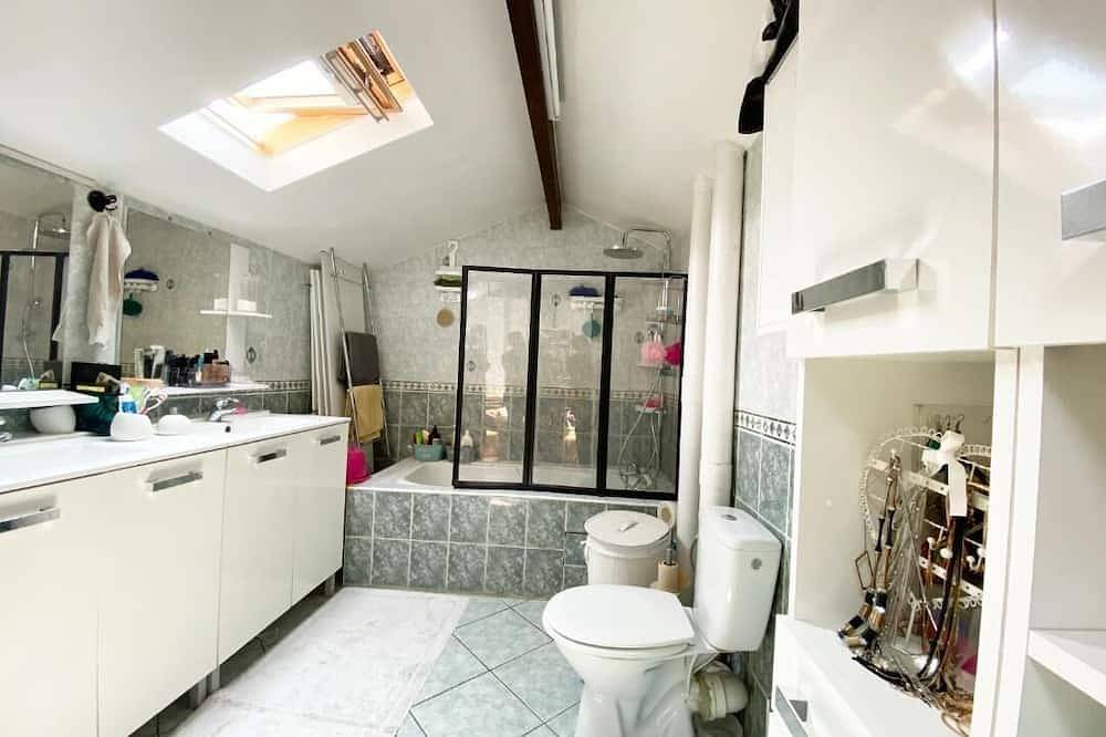 Entire apartment, Pleasant Duplex in Sevran, Seine-Saint-Denis
