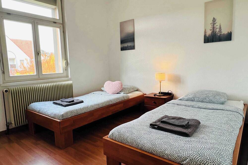 Entire apartment, 2nd Central 2 Br w/ Living room + 5mn from Basel in Saint-Louis, Mulhouse region