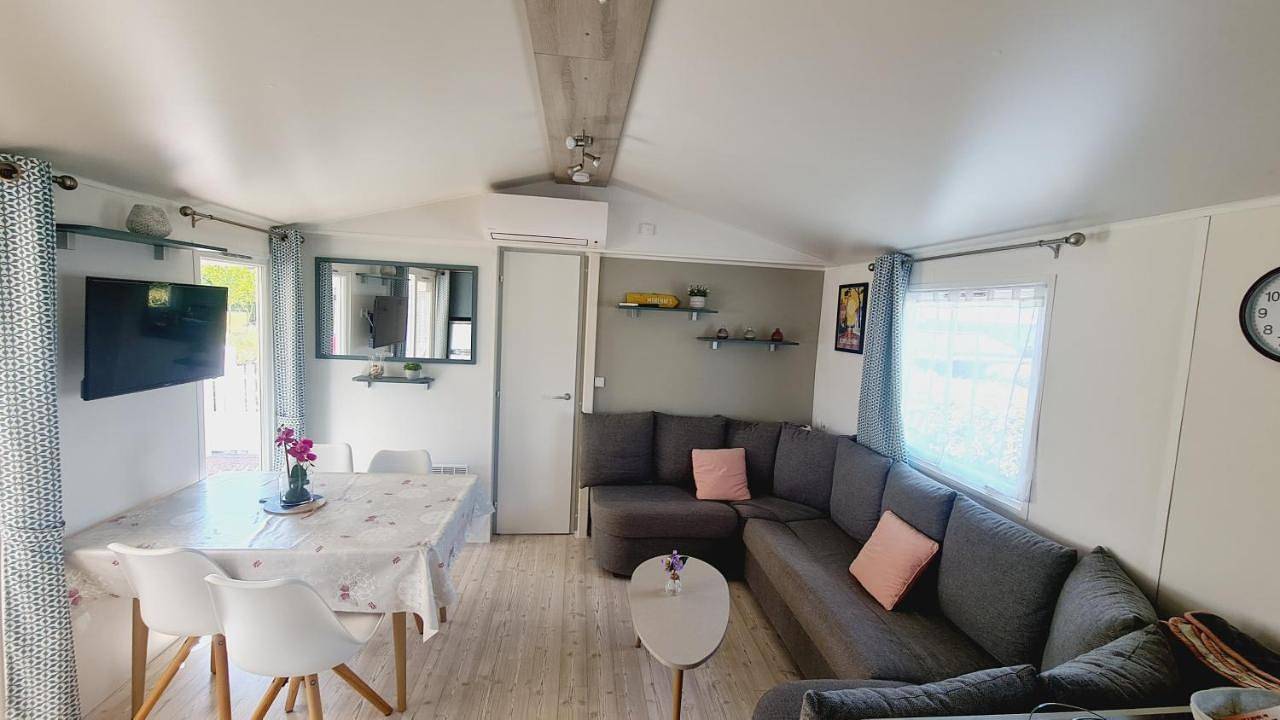 Mobilhome Domaine des pins à Marennes plage in Marennes, Côte de Beauté
