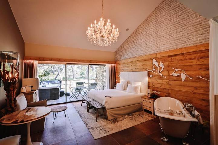 Hôtel pour 2 personnes, avec jardin ainsi que piscine et sauna, animaux acceptés