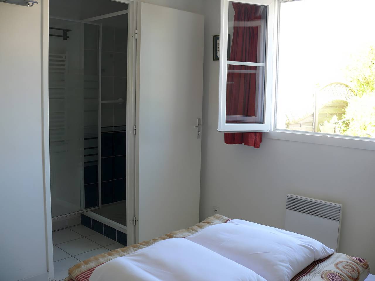 Vakantiehuis voor 6 personen op 100 m van zee, zeezicht, gedeeld zwembad! in Bretignolles-sur-Mer, Loiredal