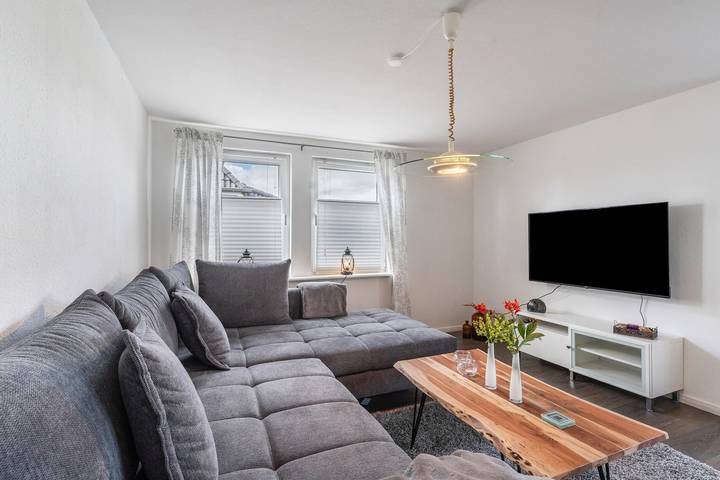 Hel lägenhet, Apartment 'Am Rande Neumünsters' with Balcony in Neumünster, Schleswig-Holstein Binnenland