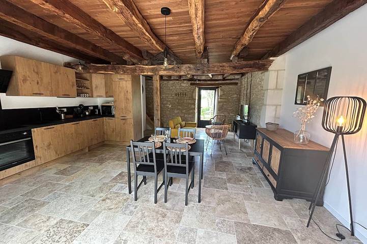 Gîte pour 4 personnes, avec sauna et jacuzzi à Saint-Sozy