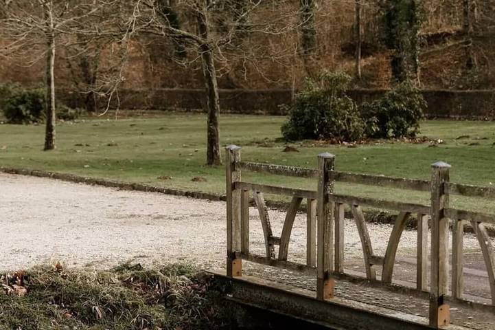 Location de vacances pour 43 personnes, avec jardin et terrasse à Montigny-le-Chartif