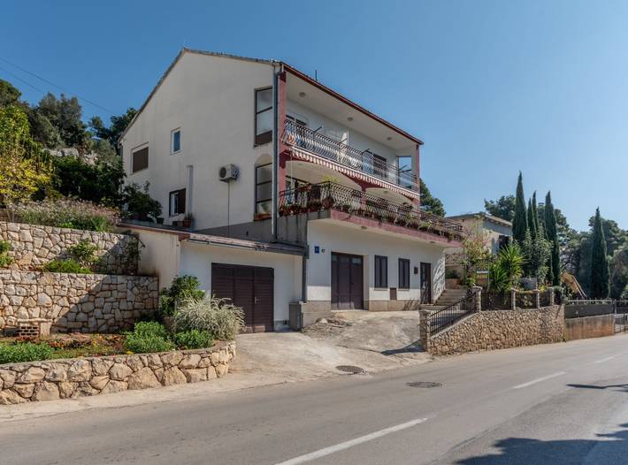 Ferienwohnung für 2 Personen, mit Balkon und Meerblick in Trogir