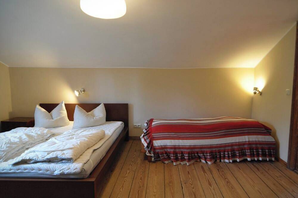 Ganze Wohnung, Ferienwohnung im Alten Landbahnhof 2. Og in Schwarz, Mecklenburgische Seenplatte