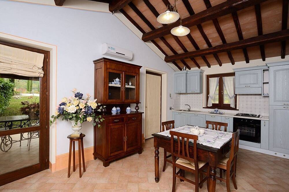 Appartamento Fiordaliso in Agriturismo con Giardino e Piscina in Spoleto, Perugia e dintorni