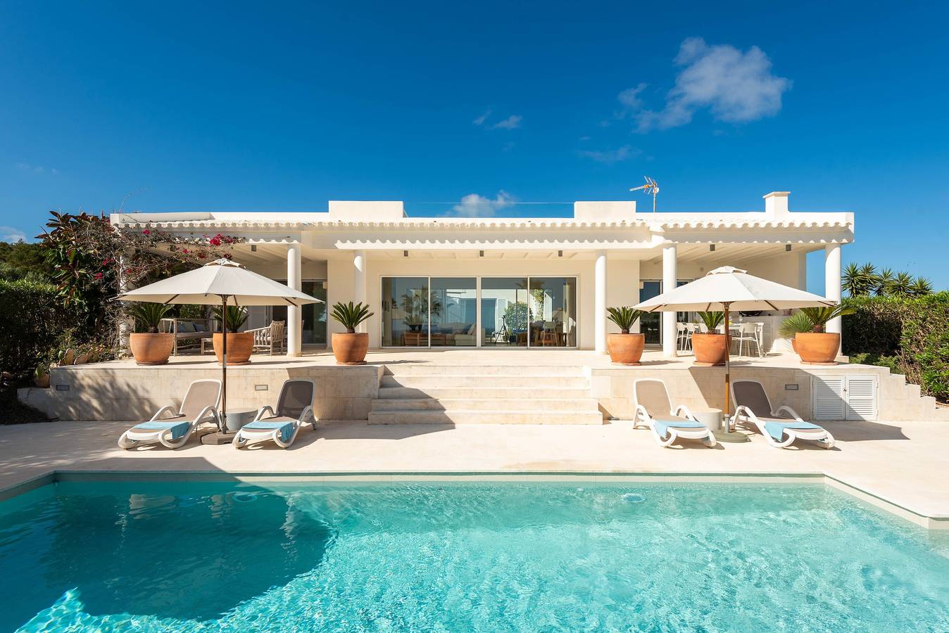 Villa 'Mariposa' con vistas al mar, Wi-Fi y aire acondicionado in Torret de Baix, Sant Lluís