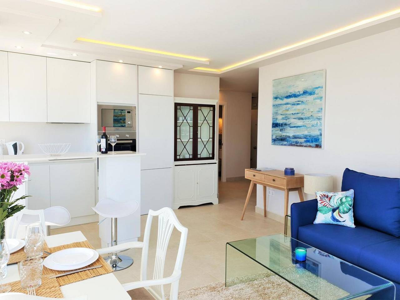 Entire apartment, Holiday apartment for 4 people with balcony in Puerto Deportivo de Estepona, Estepona