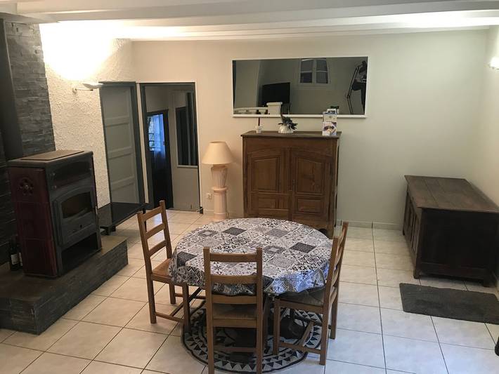 Gîte pour 6 personnes, avec vue sur le lac et terrasse dans le Cantal - 3