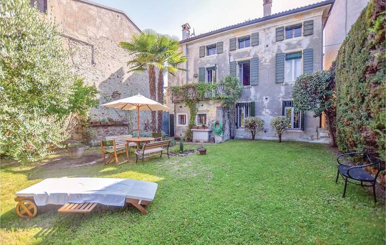 Vakantiehuis voor 8 personen, with Terras and Tuin as well as Uitzicht op het meer in Lazise