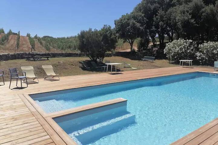 Gîte pour 8 personnes, avec terrasse et jardin, animaux acceptés en Corse-du-Sud