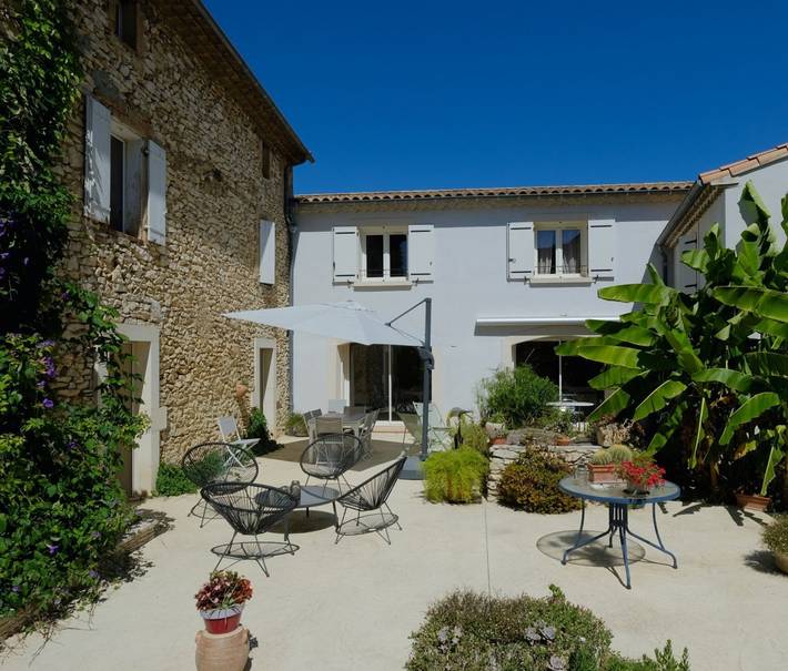 Chambre d’hôte pour 2 personnes, avec jardin ainsi que jacuzzi et piscine à Saint-Paul-les-Fonts