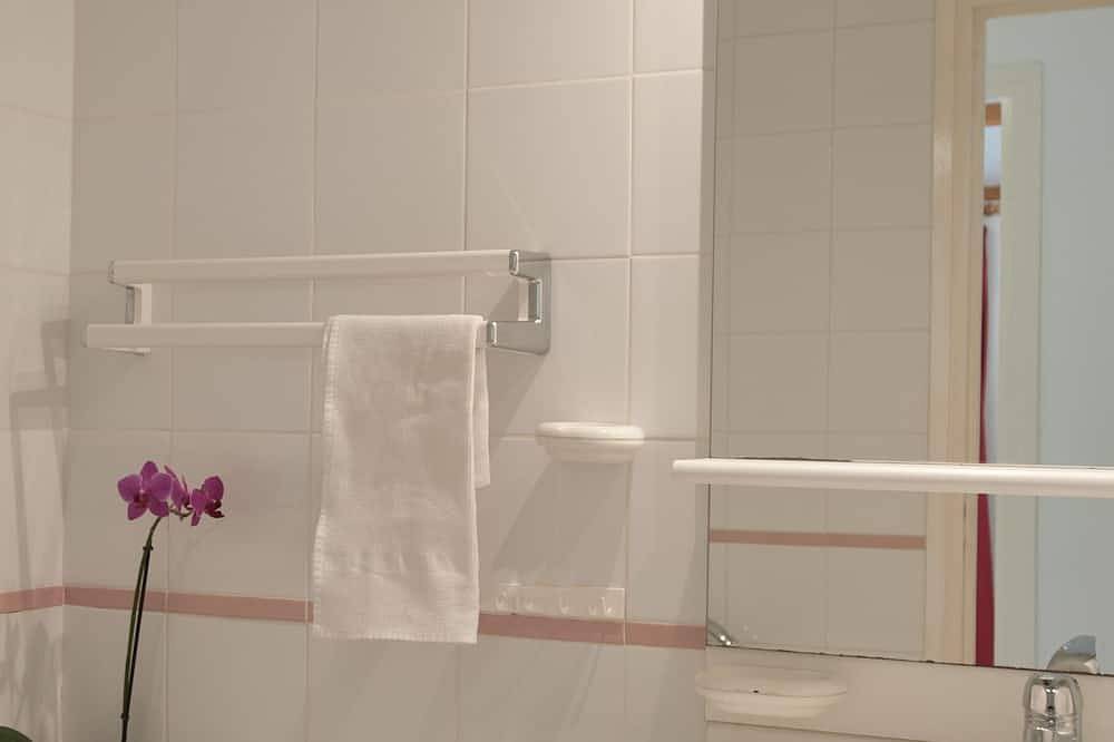 Villa Classic 3 bedrooms - Santa Giulia - Residence with heated pool in Santa Giulia, Porto-Vecchio
