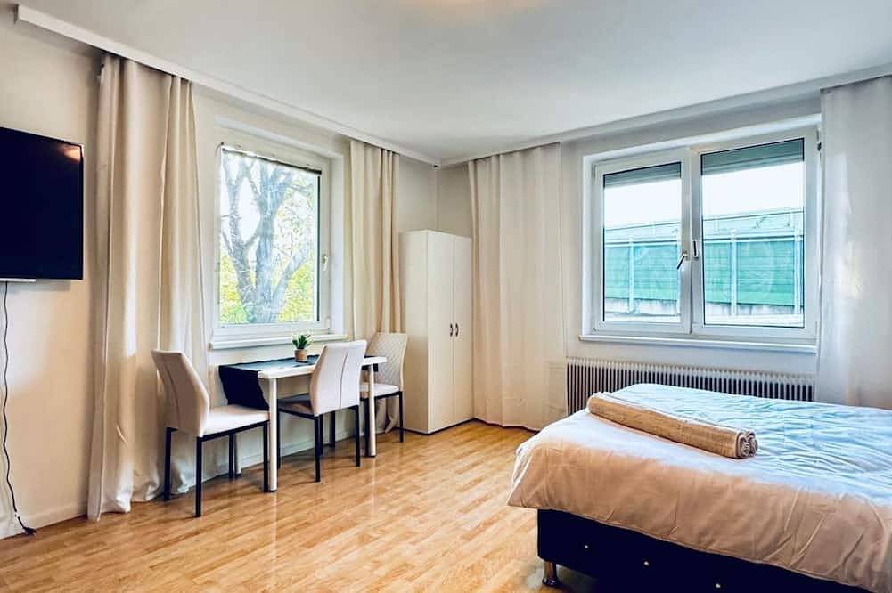 Pretty Double Room Shared Villa - Garden & Patio in Floridsdorf, Wien